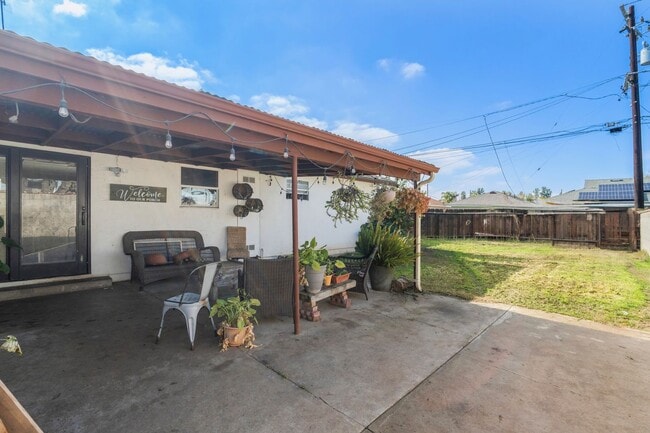 Building Photo - 3 Bd/2 Ba House in the Heart of Shafter