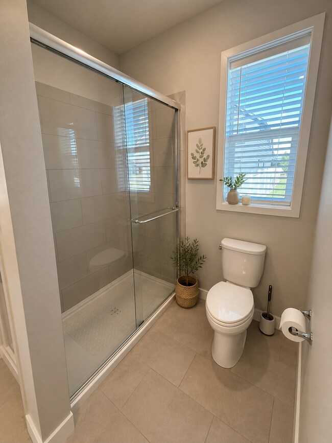 Building Photo - Three Bedroom Two Bath in West Village