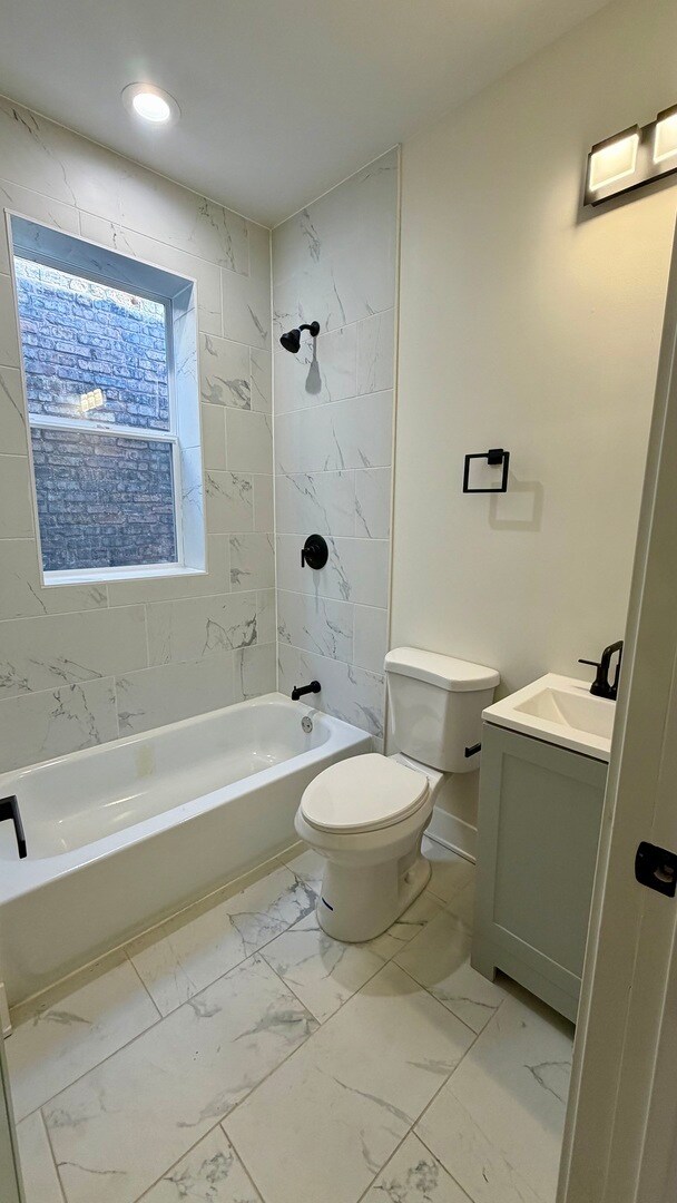 Building Photo - 5935 S Justine St