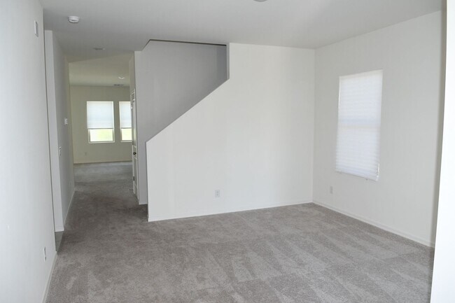 Building Photo - One Year Old 5 Br+Loft 3 Ba 2 Car Garage Home Near Loop 202 and Elliot in Phoenix