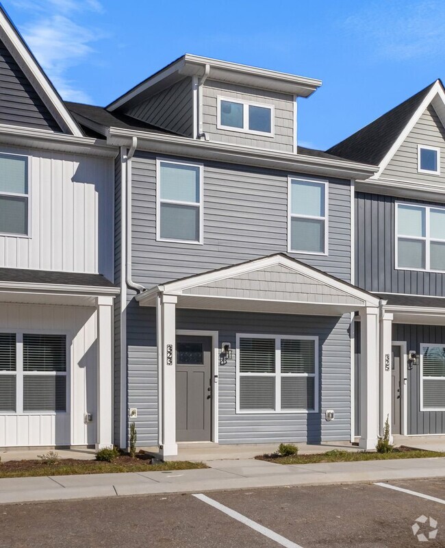 Building Photo - Beautiful Townhome in Clarksville!