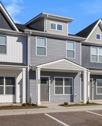 Building Photo - Beautiful Townhome in Clarksville!