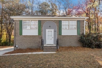 Building Photo - 735 Ashbrook Rd