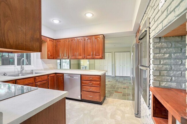 Building Photo - 1716 Georgetown Dr
