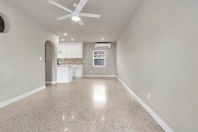 Building Photo - 17 Ocean Breeze