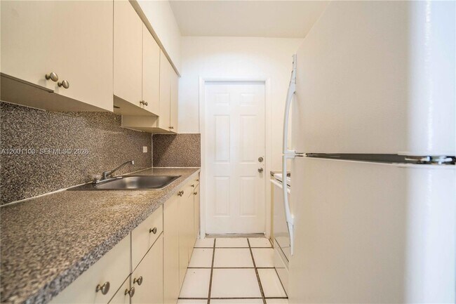 Building Photo - 400-481 81st St