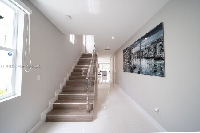 Building Photo - 3653 SW 26th St