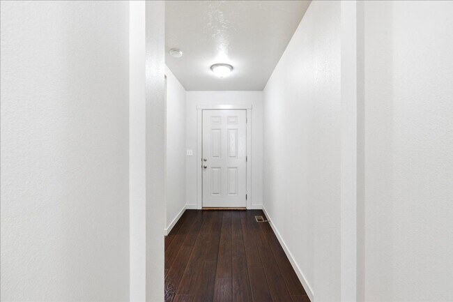 Building Photo - Single Level 3-bedroom 2-bathroom home in SW Boise