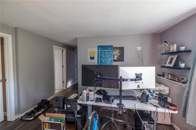 Building Photo - 9 Tree Line Dr