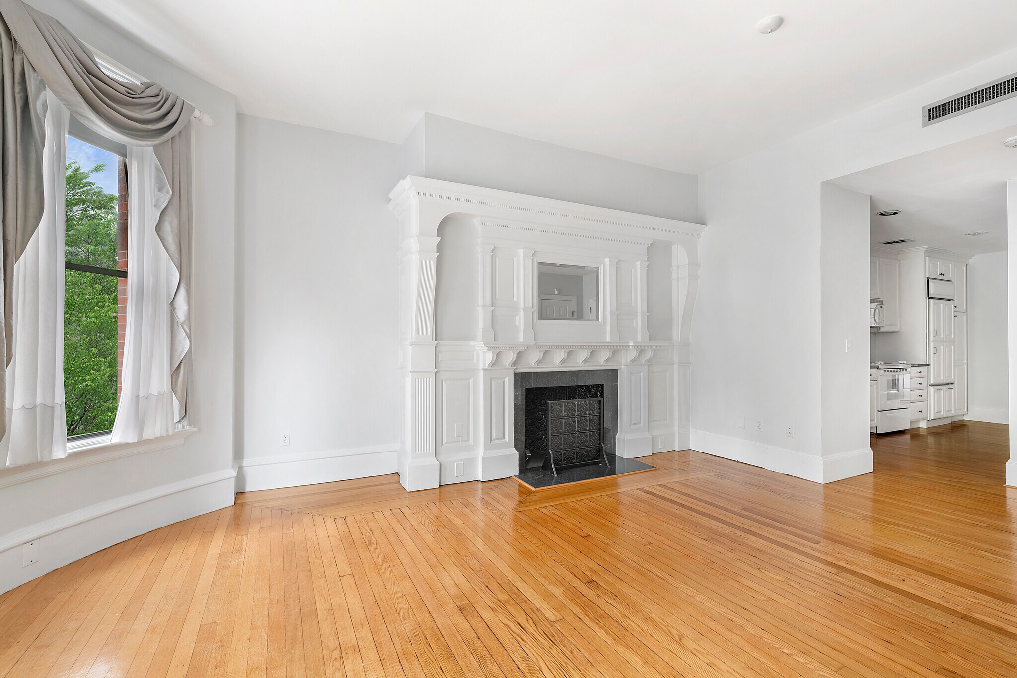 Building Photo - 403 Marlborough St