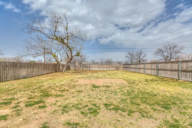 Building Photo - Updated 3 Bedroom Home For Lease!!