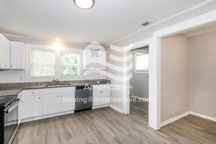 Building Photo - 2222 Harding Rd