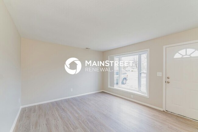 Building Photo - 3 Bedroom Pet-Friendly Home in Louisville, KY with Main Street Renewal