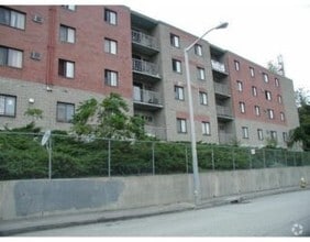 Building Photo - 44 Byron St