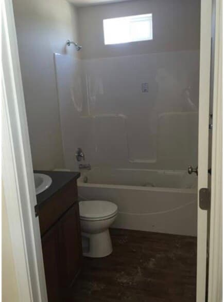 Building Photo - 1039 Alturas Dr