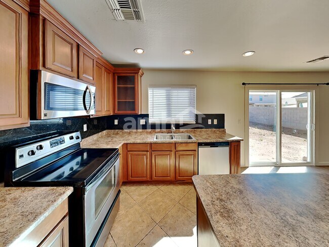 Building Photo - 1811 W Desert Canyon Dr