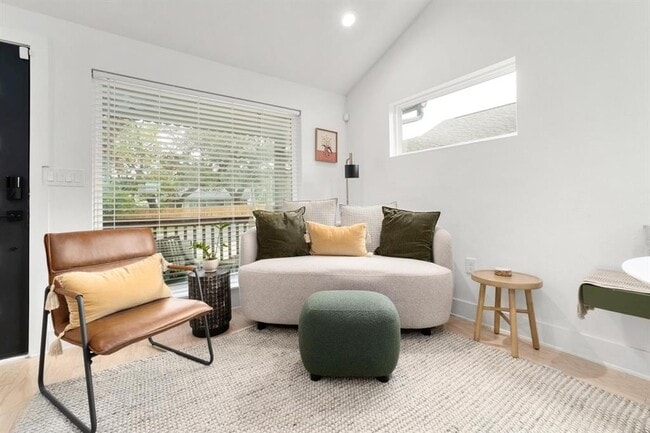 Building Photo - 3005 Kuhlman Ave