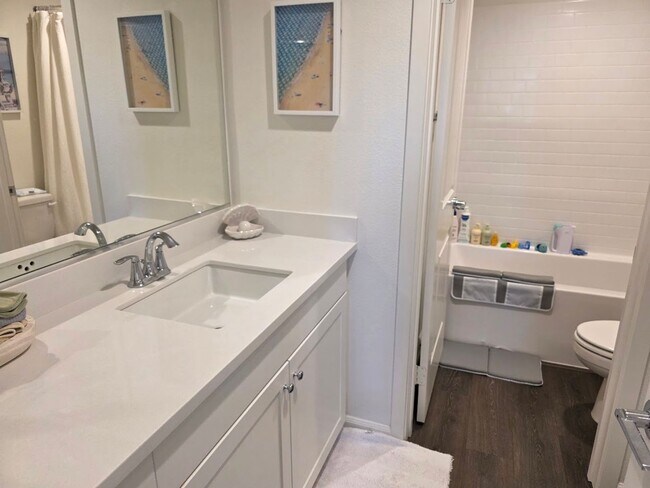 Building Photo - Gorgeous new townhome in West Murrieta wit...