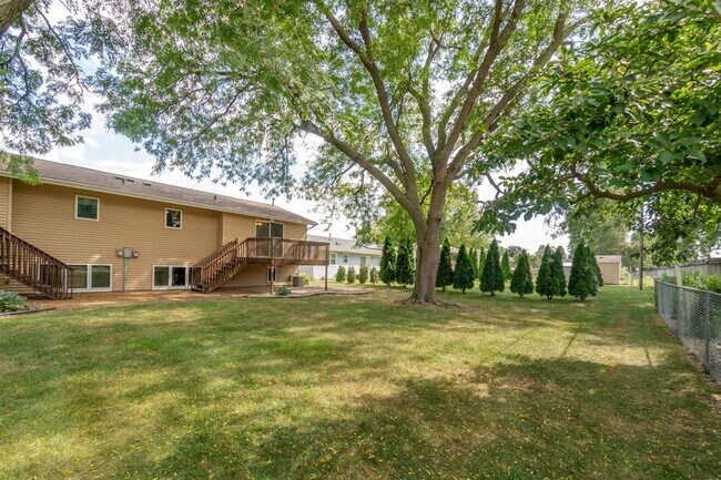 Building Photo - 418 Colby Rd