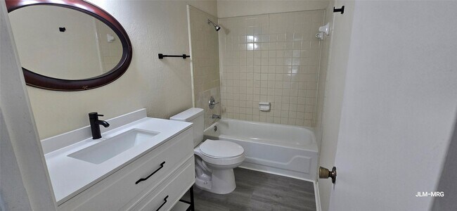 Building Photo - 9700 Leawood Blvd