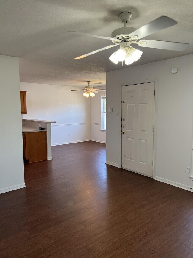 Building Photo - 1751 Rock Hollow Loop