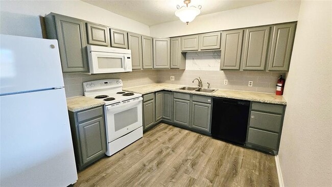 Building Photo - 401 SE 12th St