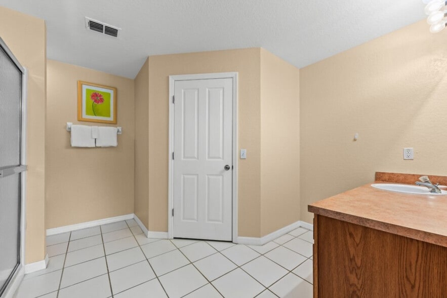 Building Photo - 508 Reserve Dr