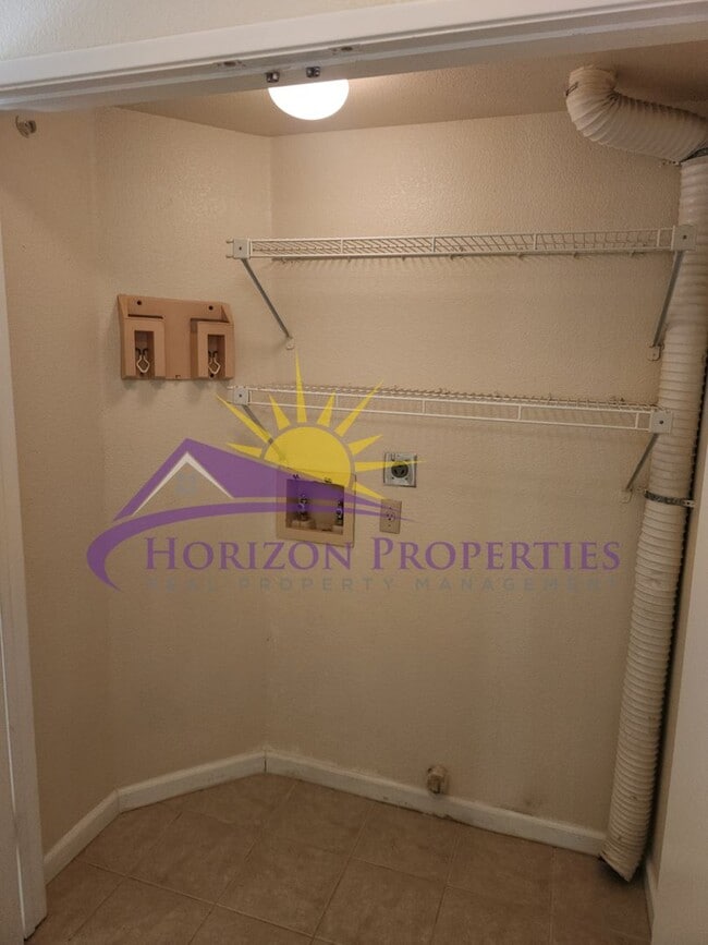 Building Photo - 1 Bed 1 Bath with bonus loft 724 sq ft. Condo