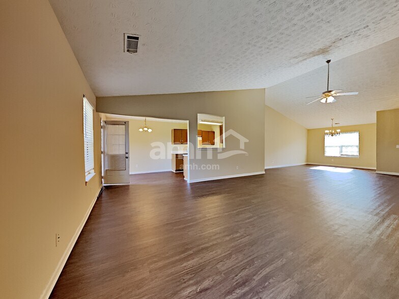 Building Photo - 186 Dean Way