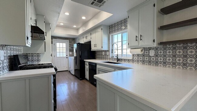 Building Photo - 1054 W Clifton Ave