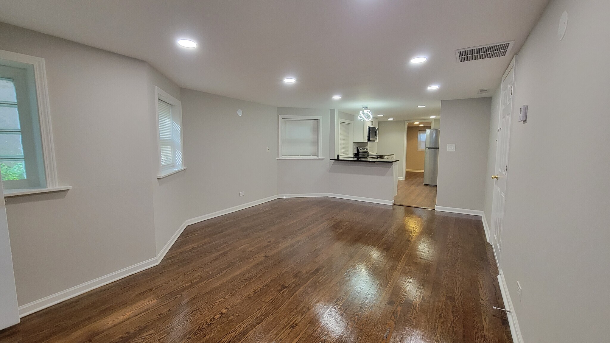 Building Photo - 5749 N Talman Ave