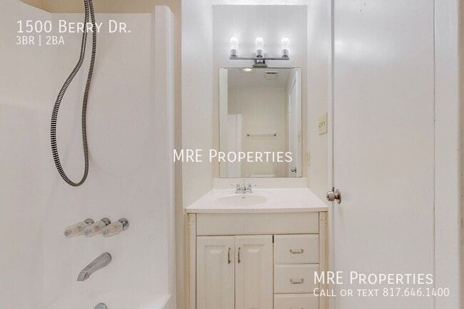 Building Photo - 1500 Berry Dr