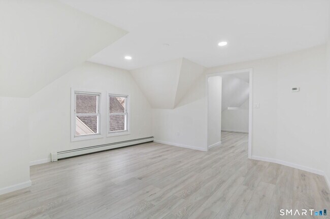 Building Photo - 661-663-663 Iranistan Ave