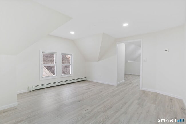 Building Photo - 661 Iranistan Ave