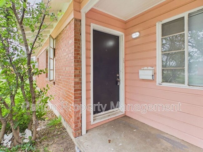Building Photo - 2711 Duncan Dr
