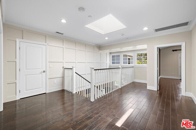 Building Photo - 1147 Centinela Ave