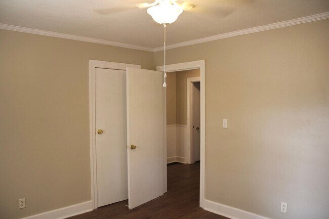 Building Photo - 692 Brookdale Dr