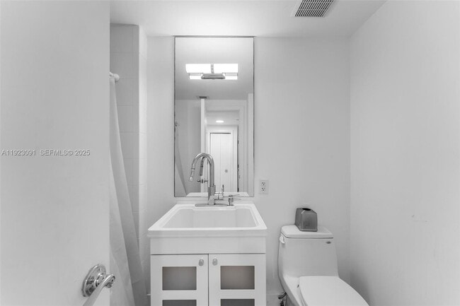 Building Photo - 430 Grand Bay Dr