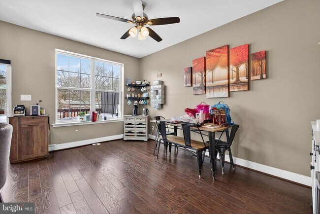 Building Photo - 806 Maury Ave