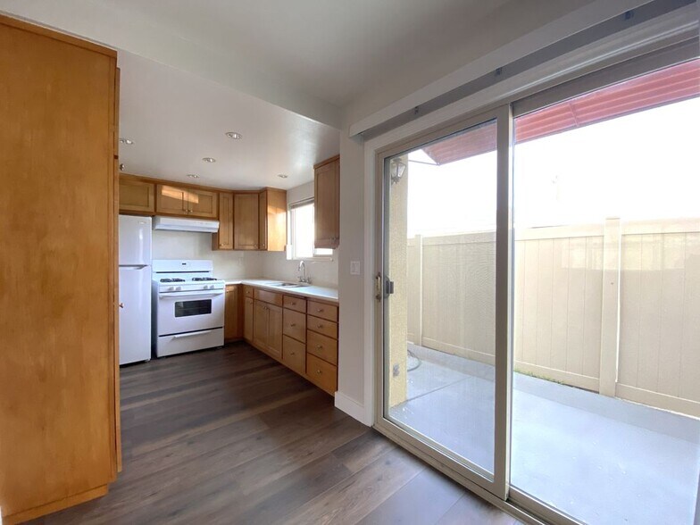 Building Photo - 7928 Virginia St