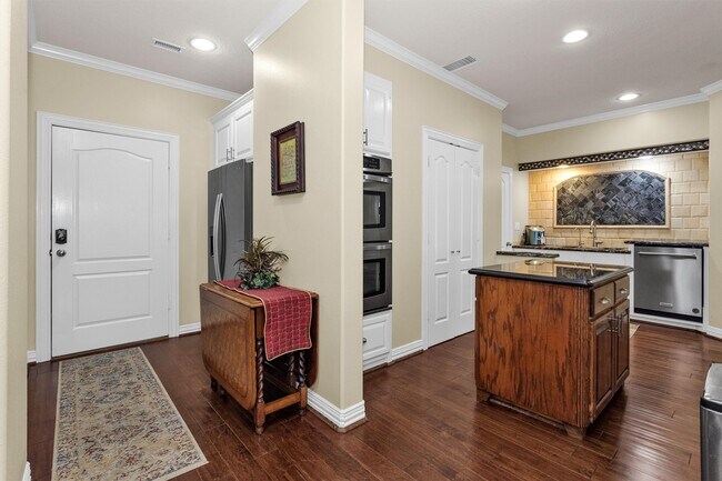 Building Photo - 1502 Wimbledon Dr