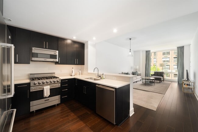 Building Photo - 1100 Maxwell Ln