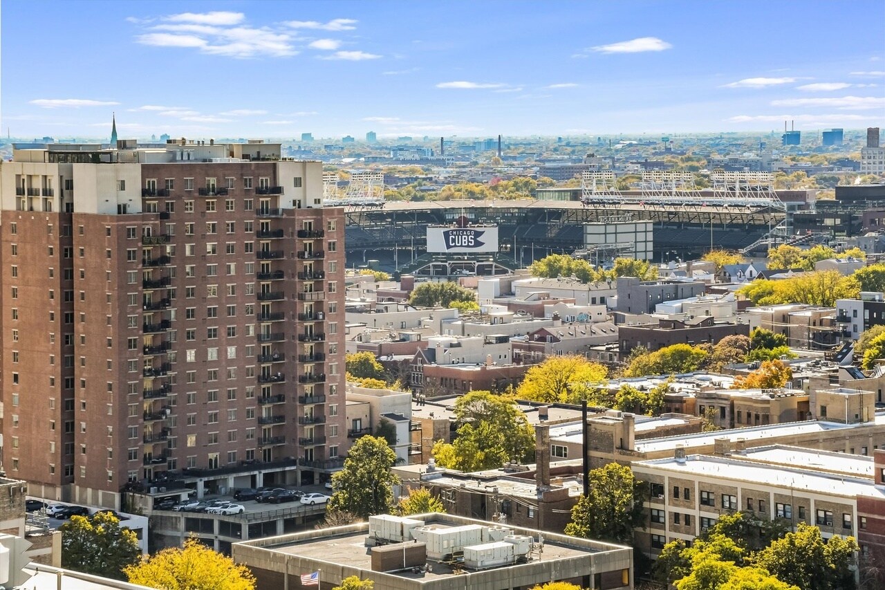 Building Photo - 3930 N Pine Grove Ave