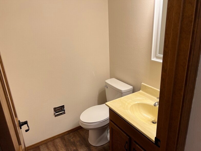 Building Photo - 709 Oak Trl