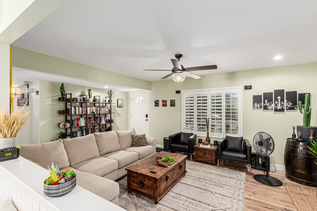 Building Photo - 1540 E El Camino Dr