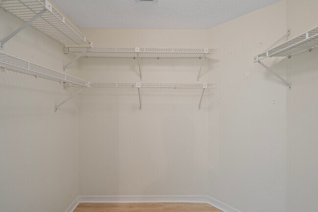 Building Photo - 6165 S Mirror Lake Dr