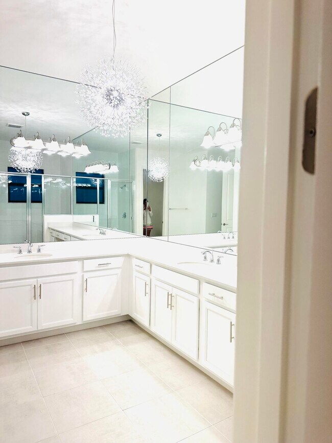 Building Photo - 12465 SW Crystal Cv Dr