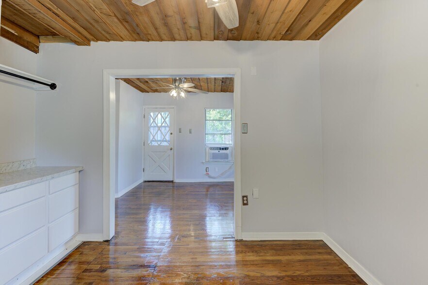 Building Photo - 3522 Stuart Rd