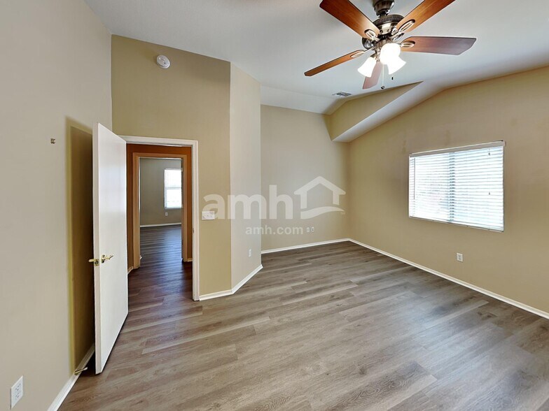 Building Photo - 782 W Calle Ormino