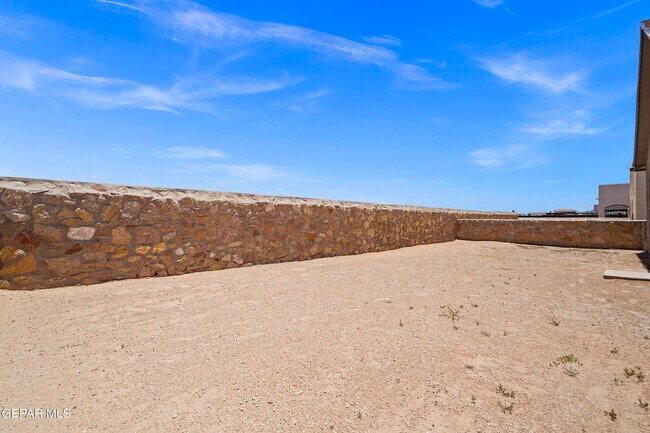 Building Photo - 1060 Summer Rain St